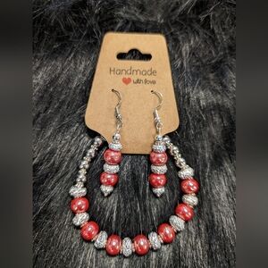Handmade coral & silver colored earrings & bracelet set